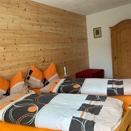 Ferienwohnung In Tschlin Mit Panoramablick エクステリア 写真