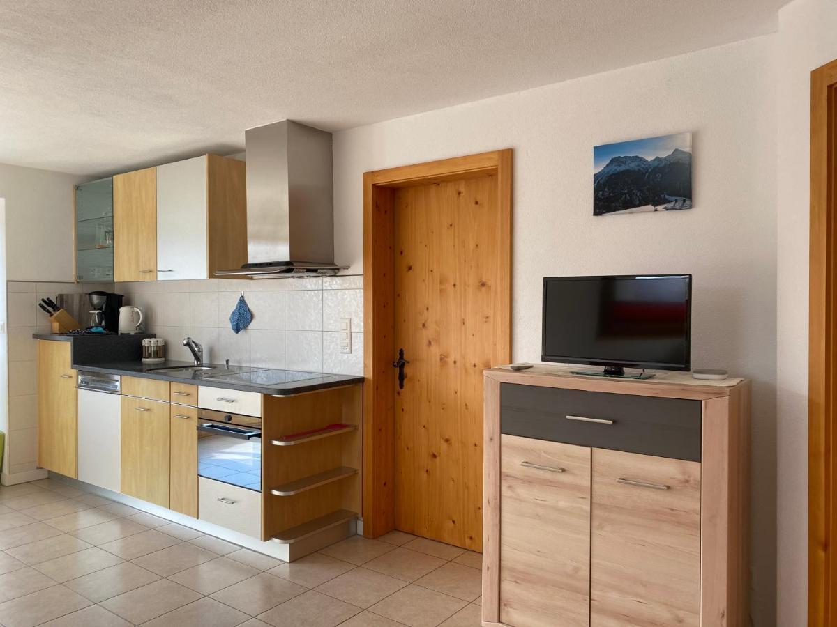 Ferienwohnung In Tschlin Mit Panoramablick エクステリア 写真